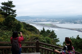 พอเดินเหนื่อย ก็หยุดถ่ายรูป // Seongan Itchulbong peak